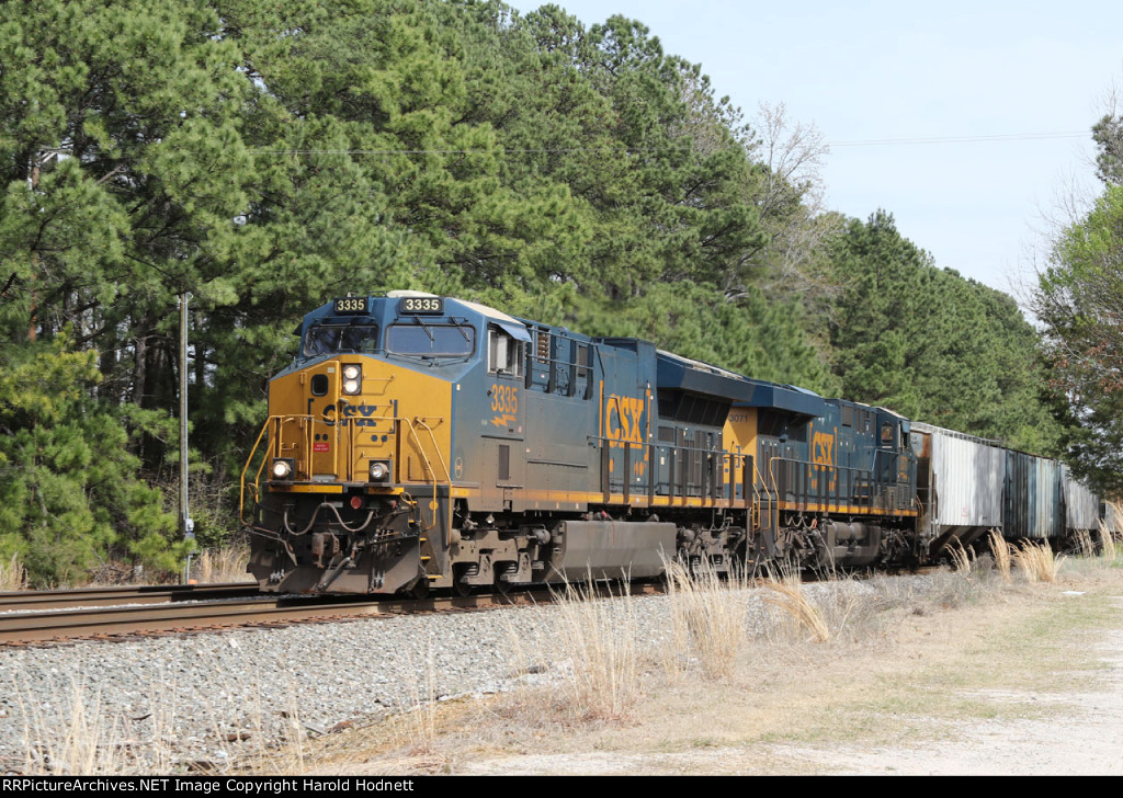 CSX 3335 leads train F741-22 southbound